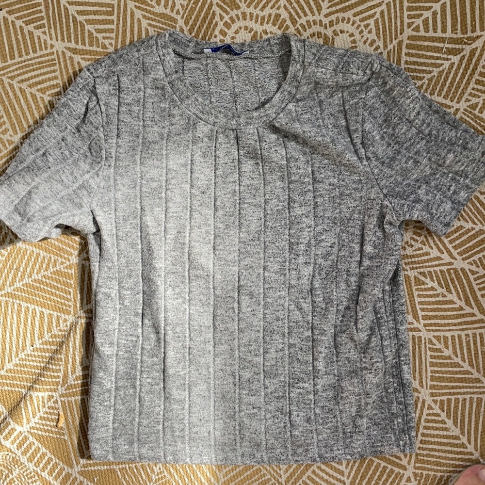 Super cute teeshirt/sweater grey Zara